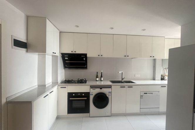 Spacious 2Br,good lighting,Nr Hong Qiao Rd staion,L3,4,10