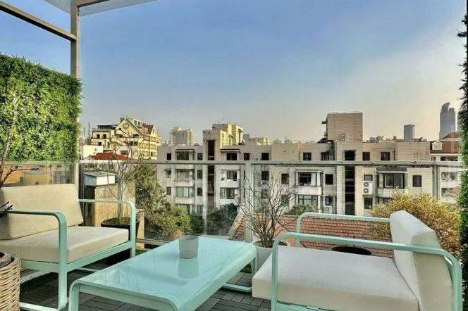 Wukang Road/Xingguo Road, 30-square-meter terrace, Jiaotong University Station of Metro L 10-11