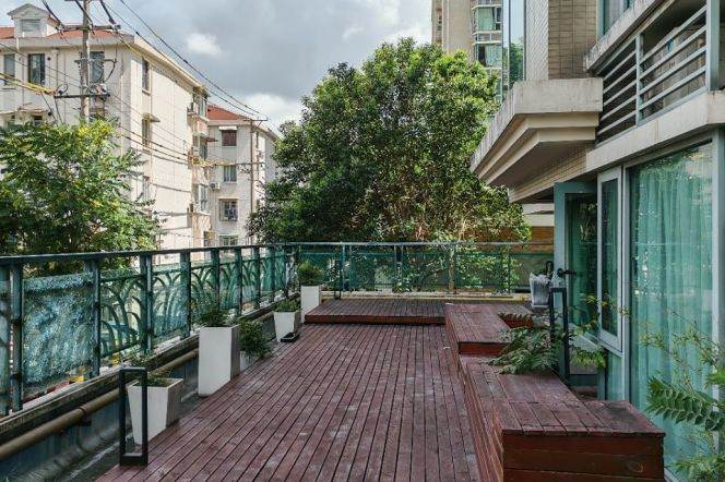 3 Brs, 2 Baths with Huge terrace, 160 sqm @ Zhaojiabang rd L7&9