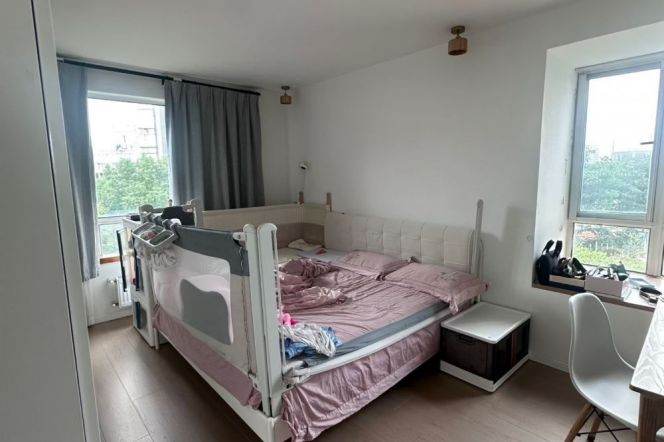 2 Spacious Brs, 1 Living room, 120 sqm, Wall Heating/Oven @ Damuqiao Rd 4&12