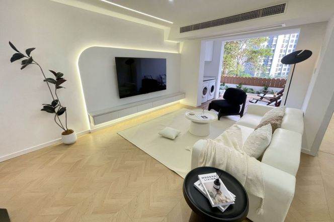 2 Spacious Brs, 1 Living room with Private terrace, 120 sqm @ Changshou rd L7&13