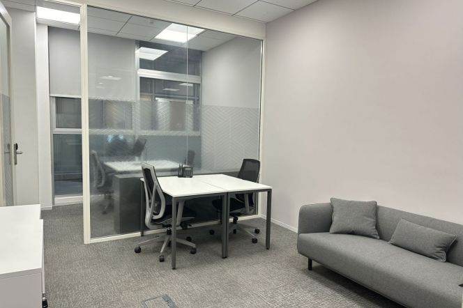 Office near Laoximen Metro Exit, Fits 5-Person Team, Fully Furnished and Ready to Move in