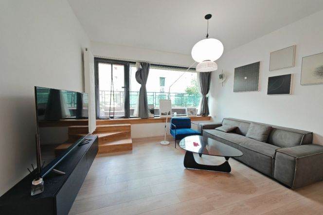 3 Brs, 2 Baths with Huge terrace, 160 sqm @ Zhaojiabang rd L7&9