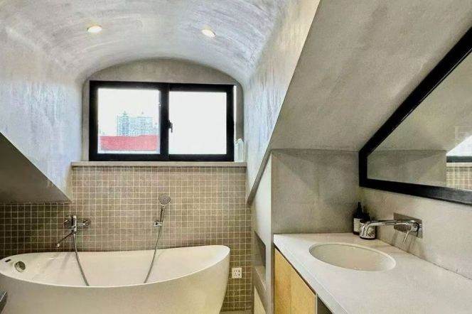 Wukang Road/Xingguo Road, 30-square-meter terrace, Jiaotong University Station of Metro L 10-11