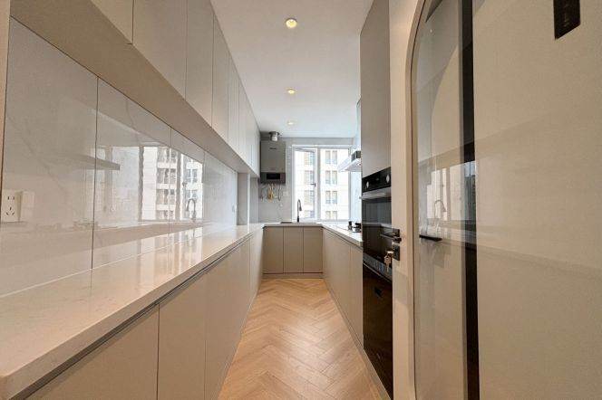 brand new big 3brs floor heating  brand new furniture near Xujiahui line 1,7,9,11