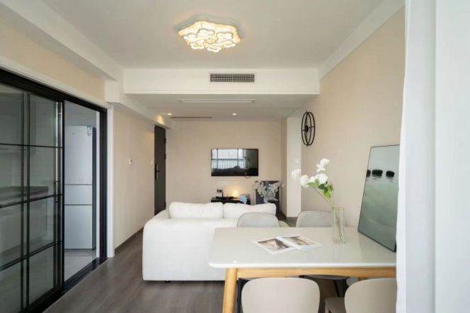 Riverview Big Flat in Suzhou Road