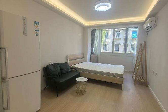 New Deco Bright 1BR APT Yueyang Rd only 4.8k
