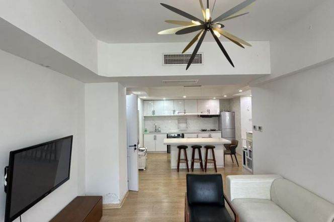 High-rise 2br/2bt Flat in Nanjing Road circle