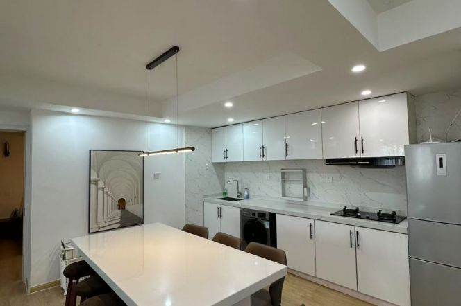 High-rise 2br/2bt Flat in Nanjing Road circle