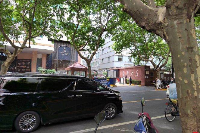 Bright /centre walk distance to jiao tong university 10/11 near xujiahui DHU