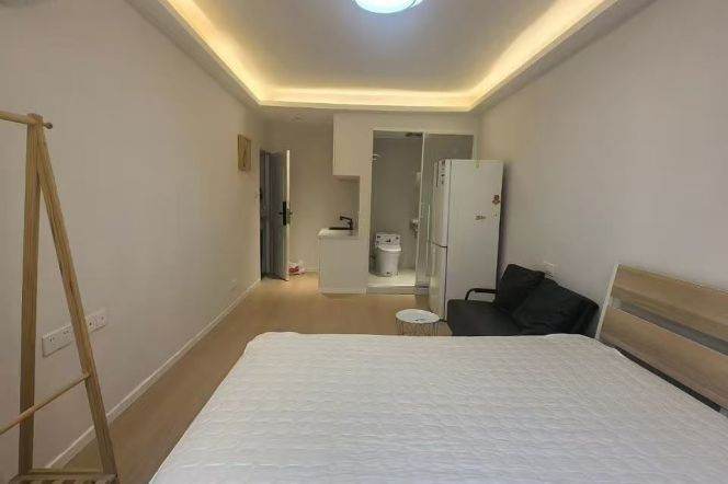 New Deco Bright 1BR APT Yueyang Rd only 4.8k