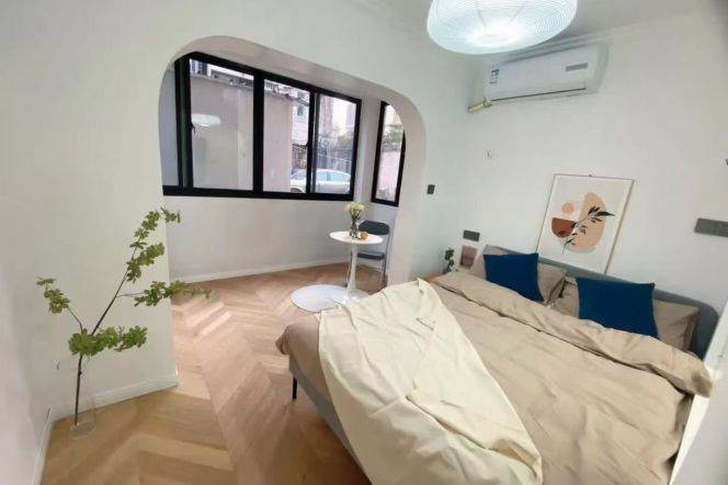 loushanguan rd station one bedroom