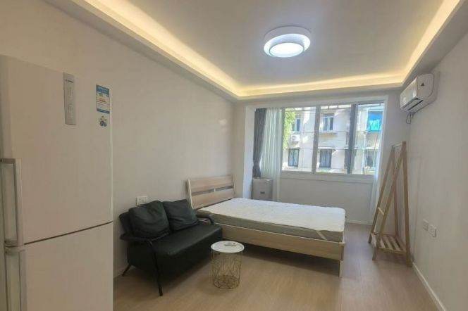 New Deco Bright 1BR APT Yueyang Rd only 4.8k