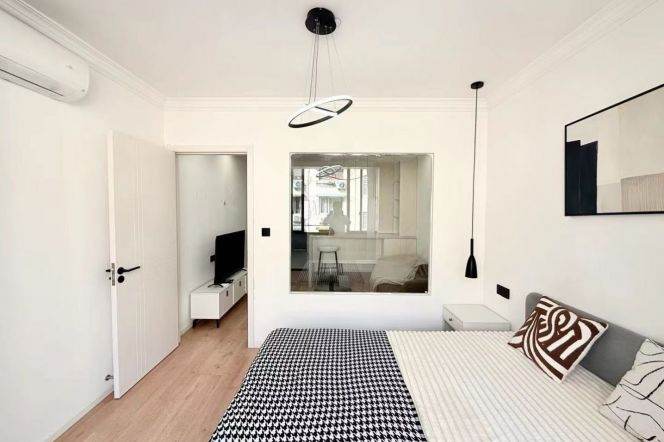 Cozy Spacious 1Br/2Lr/1Bt Close to L7/13 Changshou Rd Station 