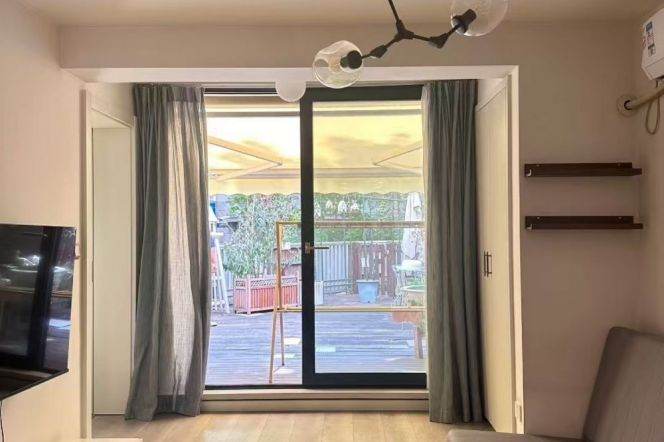 Good value 2brs with terrace near Jiaotong University