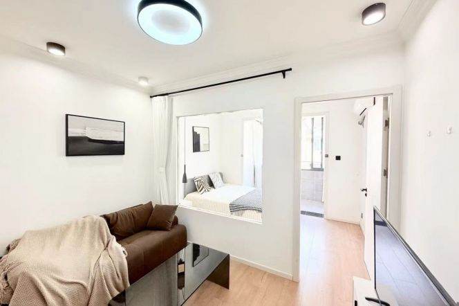 Cozy Spacious 1Br/2Lr/1Bt Close to L7/13 Changshou Rd Station 