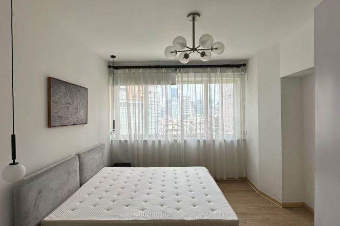 High-rise 2br/2bt Flat in Nanjing Road circle