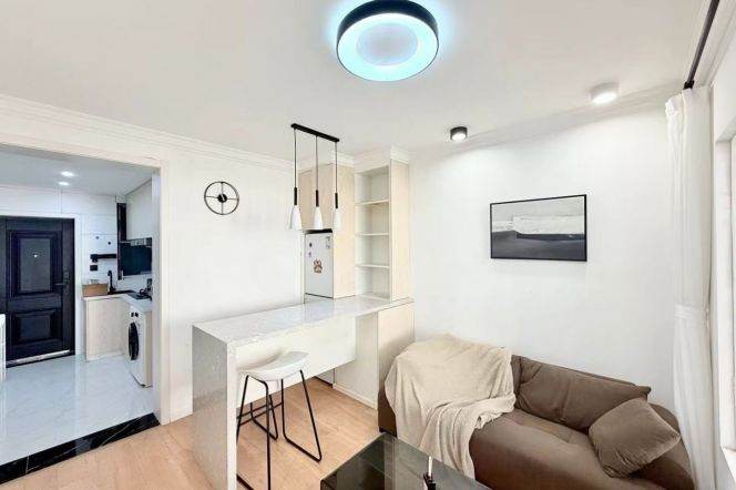 Cozy Spacious 1Br/2Lr/1Bt Close to L7/13 Changshou Rd Station 