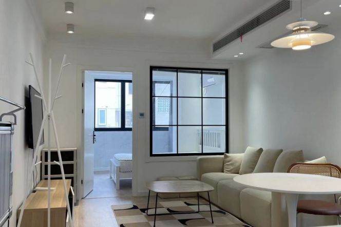 Really Bright&Spacious&Modern 1Bdr 1Bath Apt+L2/3/4 Zhongshan Park+Cloakroom