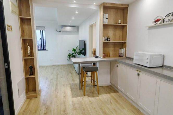 Bright  1 br with nice view 1 mins walking to L 1 HengShan Rd St.+L 10 Shanghai Library St.