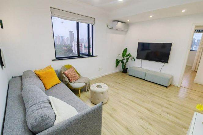 Bright  1 br with nice view 1 mins walking to L 1 HengShan Rd St.+L 10 Shanghai Library St.