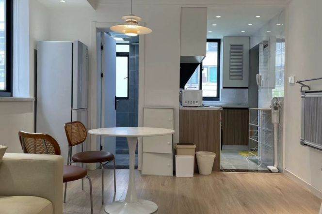 Really Bright&Spacious&Modern 1Bdr 1Bath Apt+L2/3/4 Zhongshan Park+Cloakroom