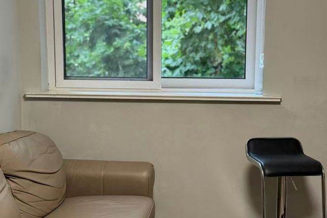 1 br 1 bt near line 1 10 12 south shanxi rd st 5 mins 