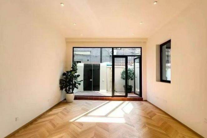 Nanchang/Ruijin rd whole lane house floor heat 3brs apt wt garden & balcony;L13