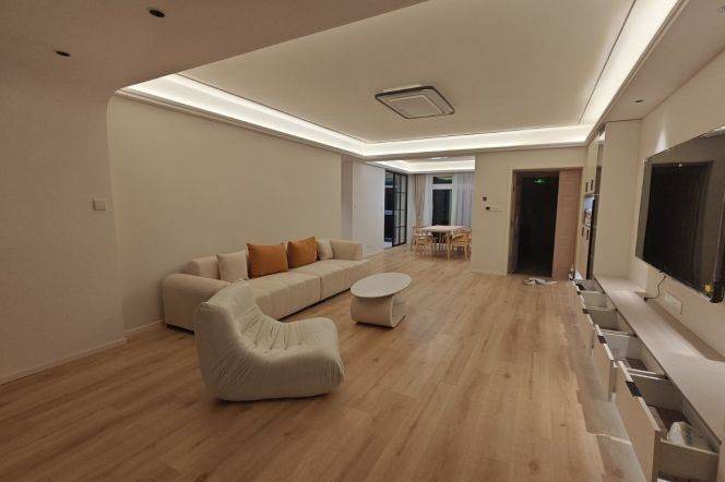 170 sqm 3 br Apt &floor heating &bathtub/Gubei 18.8K