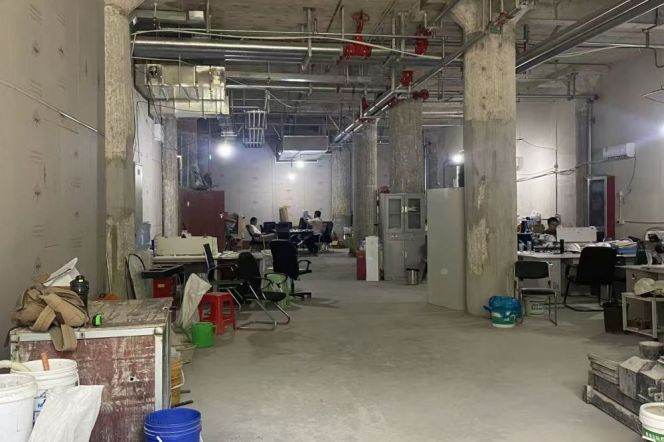 Along the Suzhou River Streetfront F&B nr XinZha RD M1