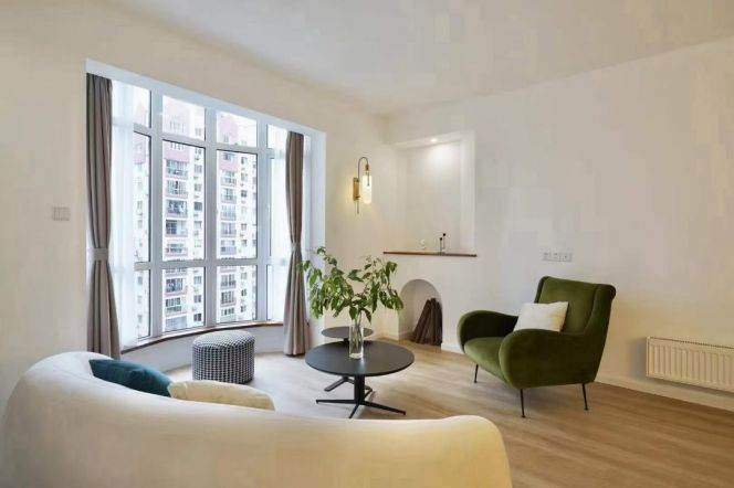 3-bedroom apartment with floor-to-ceiling Windows at Jiaotong University Station on Line 10/11