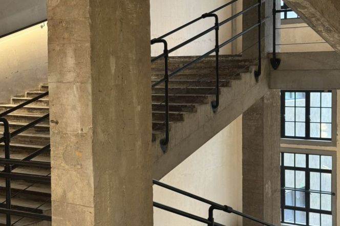 Along the Suzhou River Streetfront F&B nr XinZha RD M1