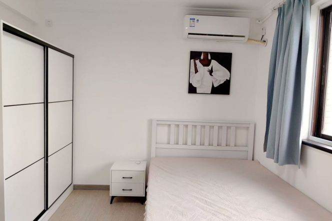 Two rooms are available In Nice shared apt great view on 27 floor in West Nanjing Road