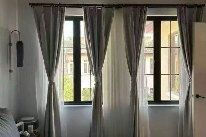 Wutong District, an outstanding historical protected building, with a 4.5-meter high ceiling hall