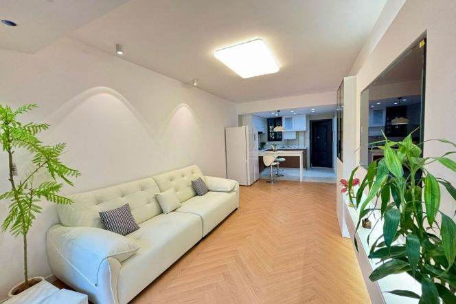 Newly renovated Spacious 1Br/2Lr/1Bt Close to L2/3/4 Zhongshan Park Station 