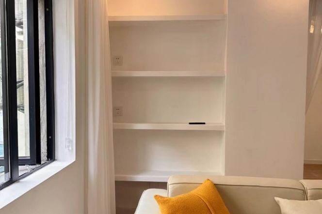 Cozy house close to Nomandy Apts