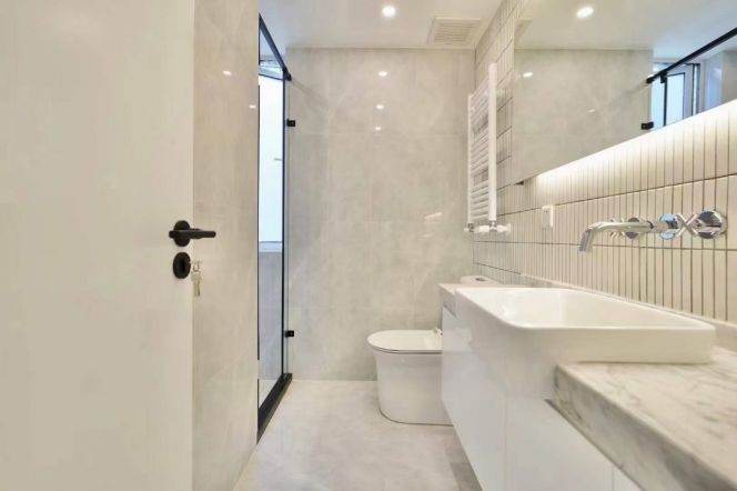 3-bedroom apartment with floor-to-ceiling Windows at Jiaotong University Station on Line 10/11