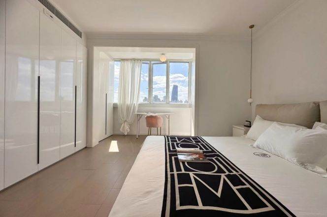 Zhongshan Park, Suzhou River view, with a large balcony, fully bright floor plan，L2-11-13