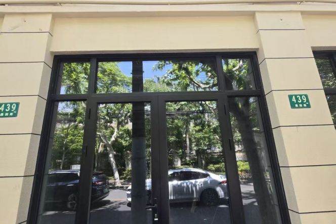 Streetfront F&B on YuYuan RD nr Jing 'an Temple M2/7/14