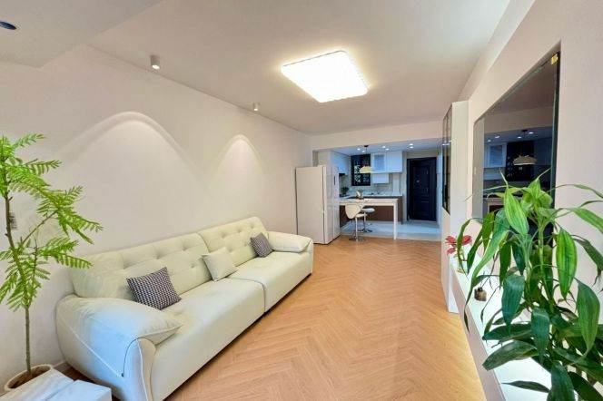 Newly renovated Spacious 1Br/2Lr/1Bt Close to L2/3/4 Zhongshan Park Station 