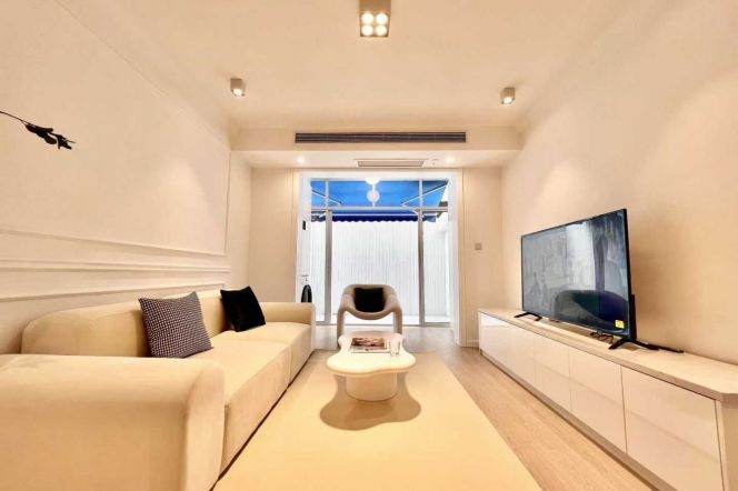 Nice yard+Spacious 1br 2lr/big living room/central AC,Loushanguan rd@L2/15