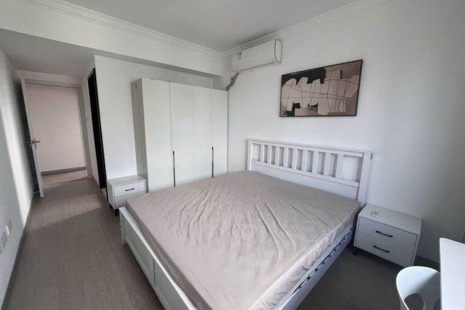 MASTER BEDROOM IN WEST NANJING ROAD LINE 2/12/13