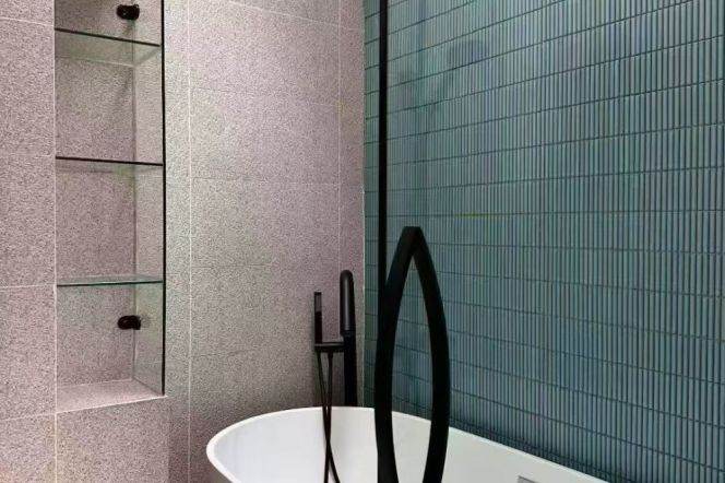 Wutong District, an outstanding historical protected building, with a 4.5-meter high ceiling hall