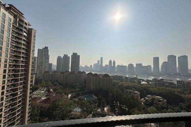 modern big 2brs big open balcony nice river view beside Huang pu river IFC 23K