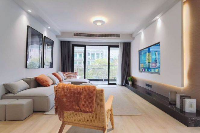 Brightly 3+1 rooms 168sqm close to loushan guan rd area