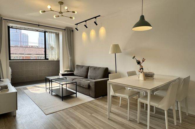 Modern 2Br +elevator | 0 distance to Jiaotong university L10/11 