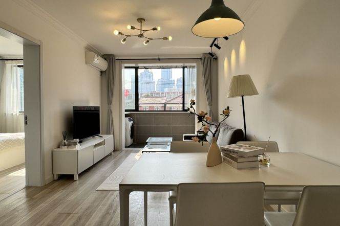 Modern 2Br +elevator | 0 distance to Jiaotong university L10/11 