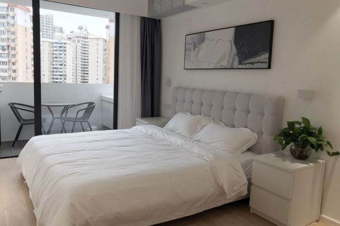 2Br，Balcony，Near JiaoTong University Station,Line 10