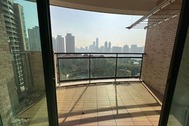 modern big 2brs big open balcony nice river view beside Huang pu river IFC 23K