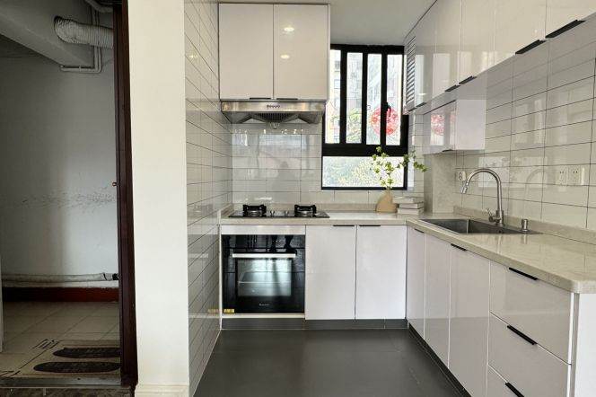 Modern 2Br +elevator | 0 distance to Jiaotong university L10/11 